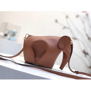 Loewe罗意威专柜新款牛皮小象包在包 高仿罗意威包包和官网正品包包有什么区...
