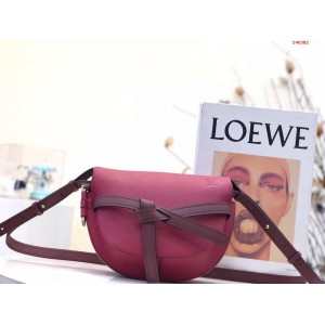 荔枝皮Loewe最新色紫红罗意威专柜新款马鞍包1