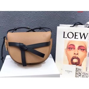Loewe 罗意威专柜新款马鞍包10183 网上哪里有卖高仿罗意威包包 精仿...