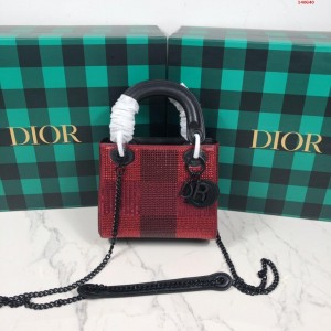 Dior迪奥三格戴妃包表面是人工绣上去 哪里有卖高仿迪奥包包 精仿迪奥女包 原版迪奥女包 A货迪奥女包 原单迪奥包包
