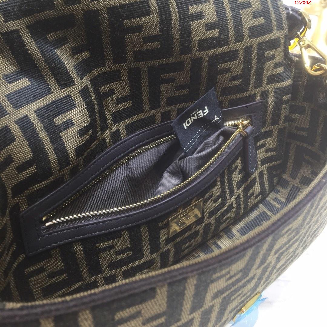 中号 FENDI 芬迪专柜新品标志性的Bag 高仿芬迪包包 精仿芬迪女包 原版芬迪女包 A货芬迪女包 原单芬迪女包 