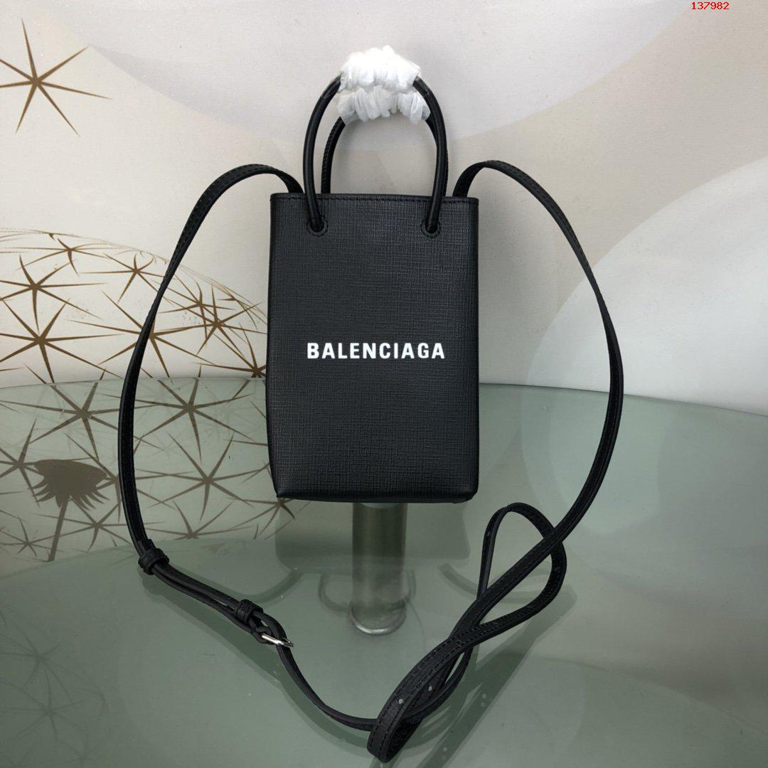 Balenciaga牛皮购物袋新成员手机 高仿巴黎世家包包 精仿巴黎世家女包 原版巴黎世家女包 A货巴黎世家女包 原单巴黎世家女包 