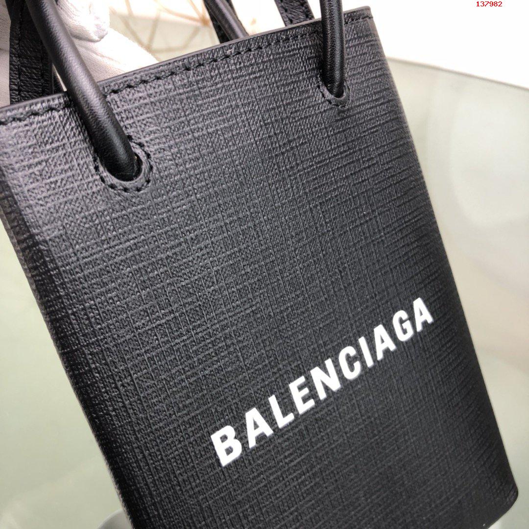 Balenciaga牛皮购物袋新成员手机 高仿巴黎世家包包 精仿巴黎世家女包 原版巴黎世家女包 A货巴黎世家女包 原单巴黎世家女包 