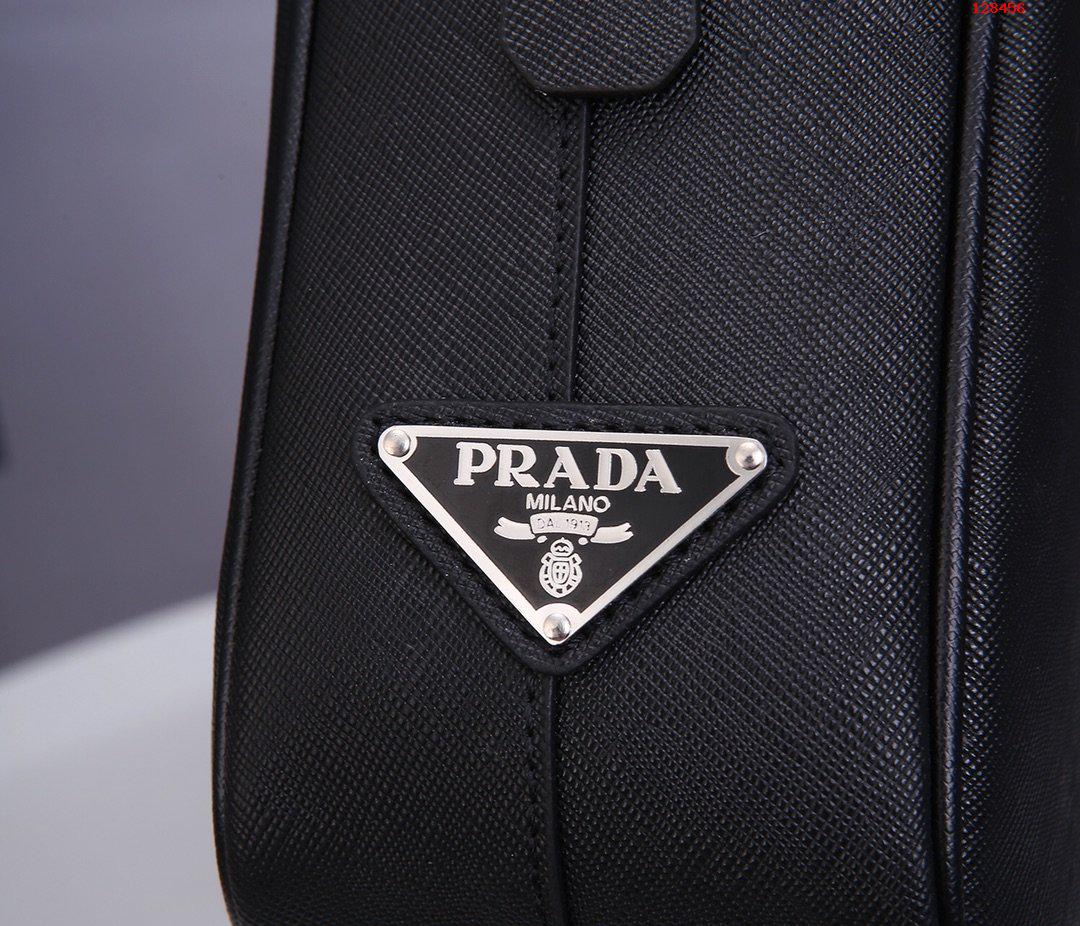 PRADA最新爆款原版皮 高仿普拉达包包 精仿普拉达男包 原版普拉达男包 A货普拉达男包 原单普拉达男包 P8018