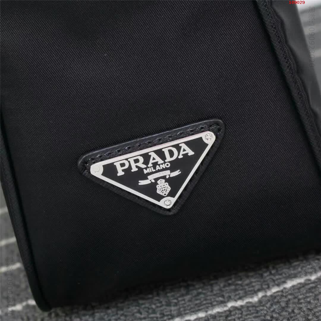 《PRADA》=P家男款手提公文包8940款 高仿普拉达包包 精仿普拉达男包 原版普拉达男包 A货普拉达男包 原单普拉达男包 