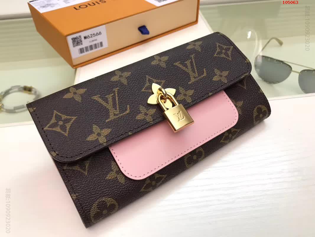 顶级原单粉色此款Flow 高仿路易威登LV手抓包 精仿LV手包 原版LV钱包和正品的区别 A货LV钱包 原单经典款LV钱包 M62566