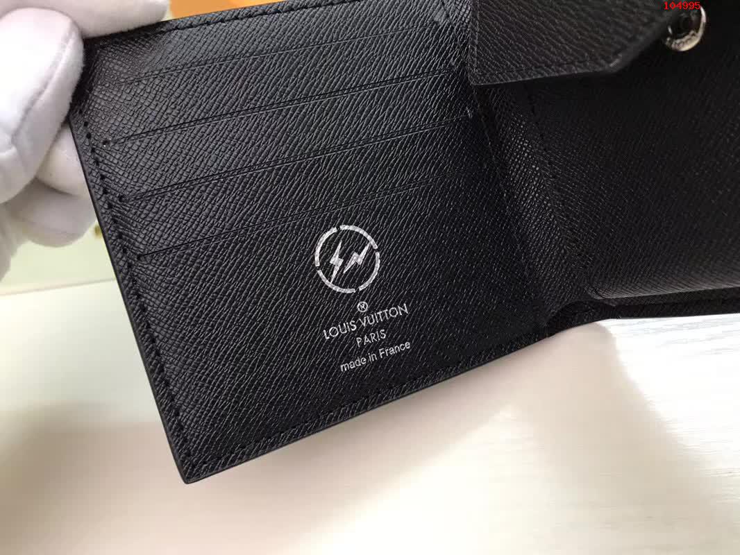 顶级原单黑花这款Mono 高仿路易威登LV手抓包 精仿LV手包 原版LV钱包和正品的区别 A货LV钱包 原单经典款LV钱包 M62286