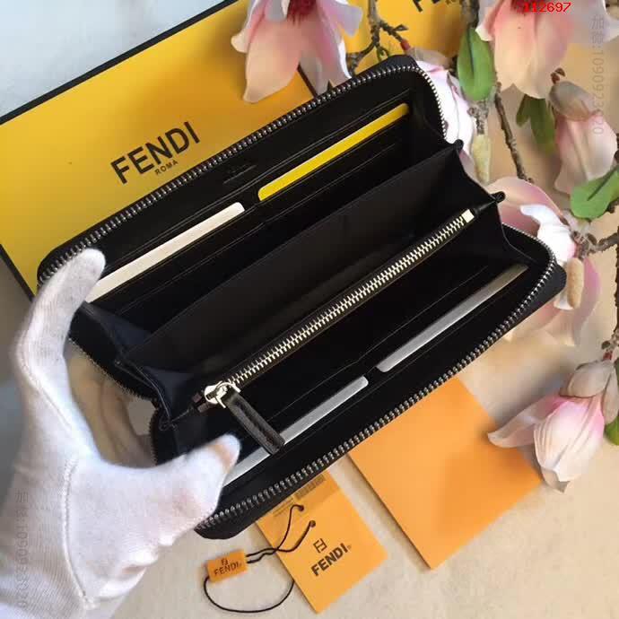 FENDI拉链钱包简介：17年春夏季最新手 高仿芬迪女士钱包 精仿芬迪手抓包 原版芬迪钱夹 A货芬迪钱包 原单经典款芬迪钱包 