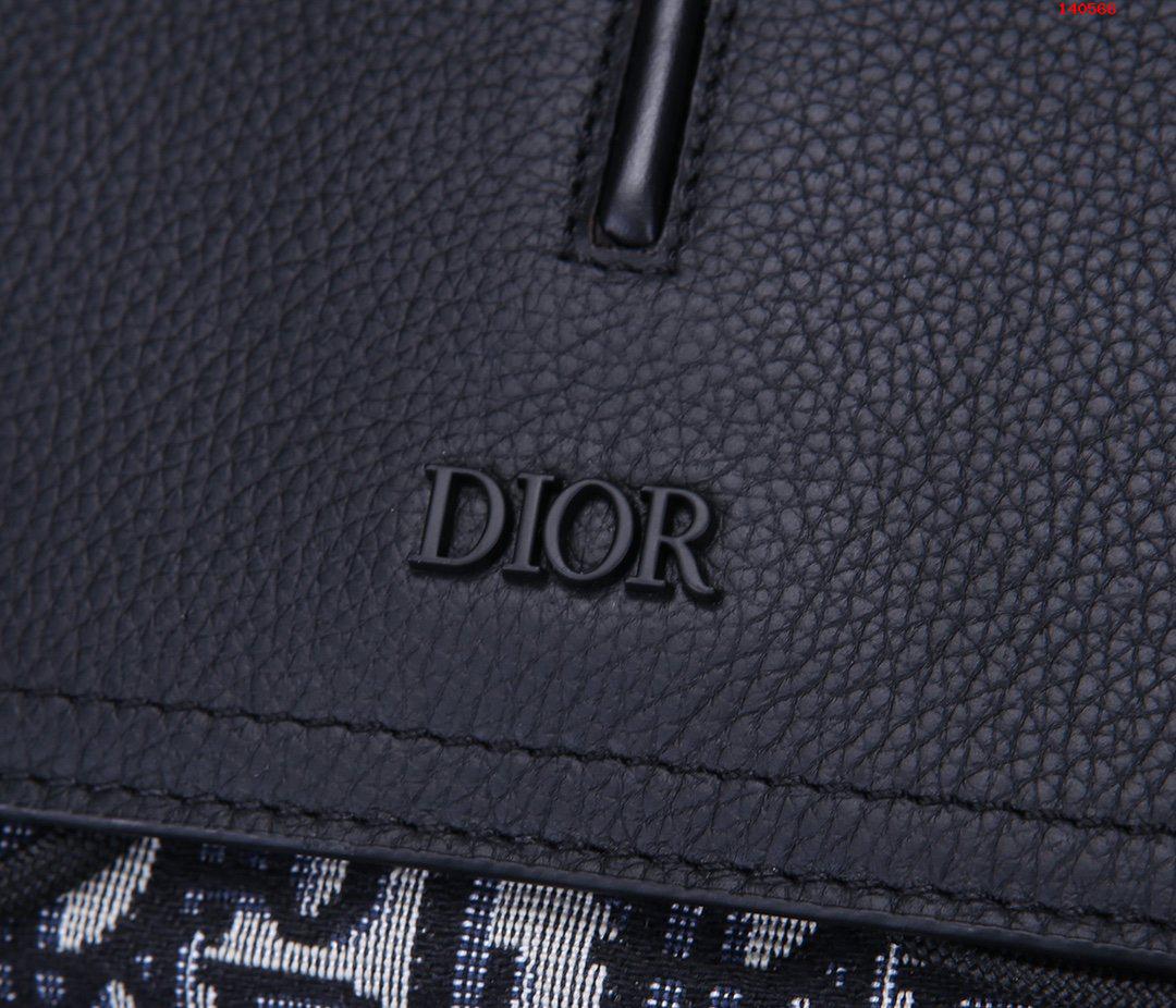 专柜正品有售顶级原单质量保修三年Dior 哪里有卖高仿迪奥背包 精仿迪奥双肩包 原版迪奥双肩包 A货迪奥双肩包 原单迪奥双肩包 MOBA062YPN