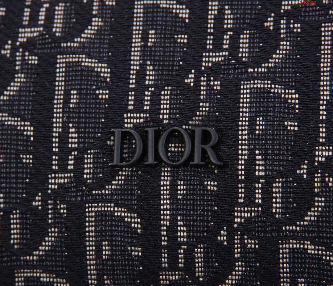 专柜正品有售顶级原单质量保修三年Dior 哪里有卖高仿迪奥背包 精仿迪奥双肩包 原版迪奥双肩包 A货迪奥双肩包 原单迪奥双肩包 1VOBA088