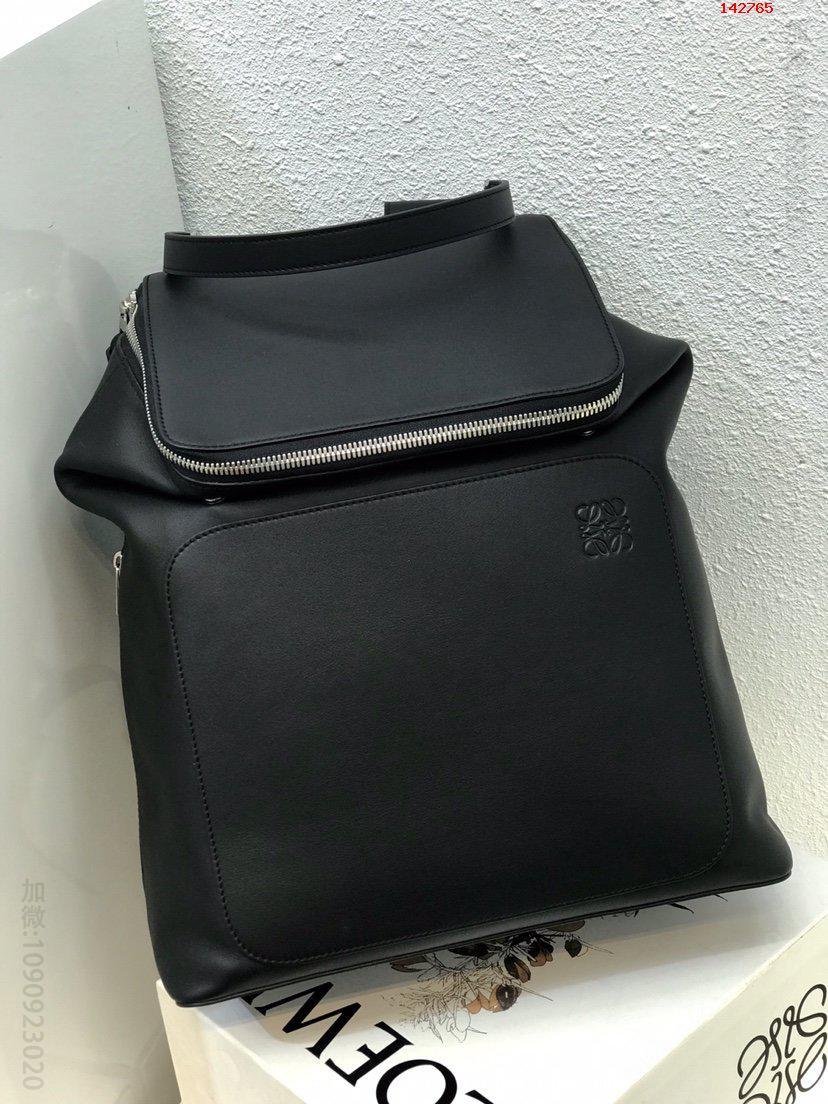 Loewe罗意威专柜新款双肩包颜色黑色黄子韬