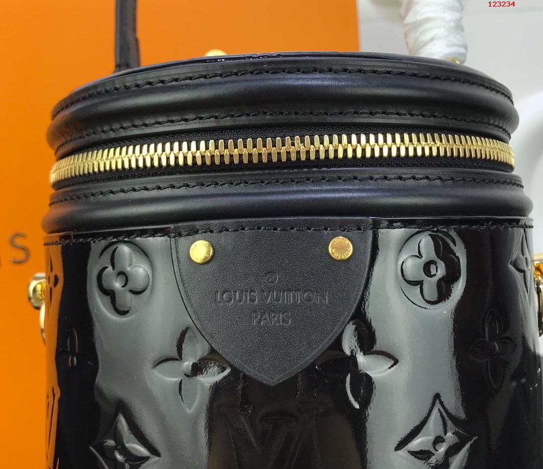 黑色漆皮基于历史悠久的Cannes化妆箱 lv女包系列中文介绍 精仿LV女包 原版LV路易威登女包 A货LV女包 高仿LV女包 M123234