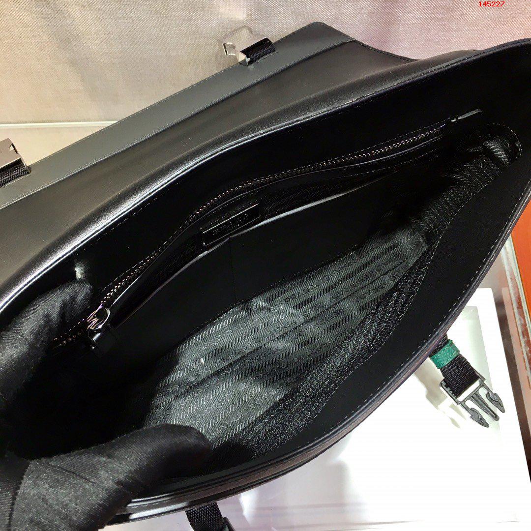 最新男士斜跨包2VD018采用进口Saff 高仿品牌包包 精仿名牌男包 
