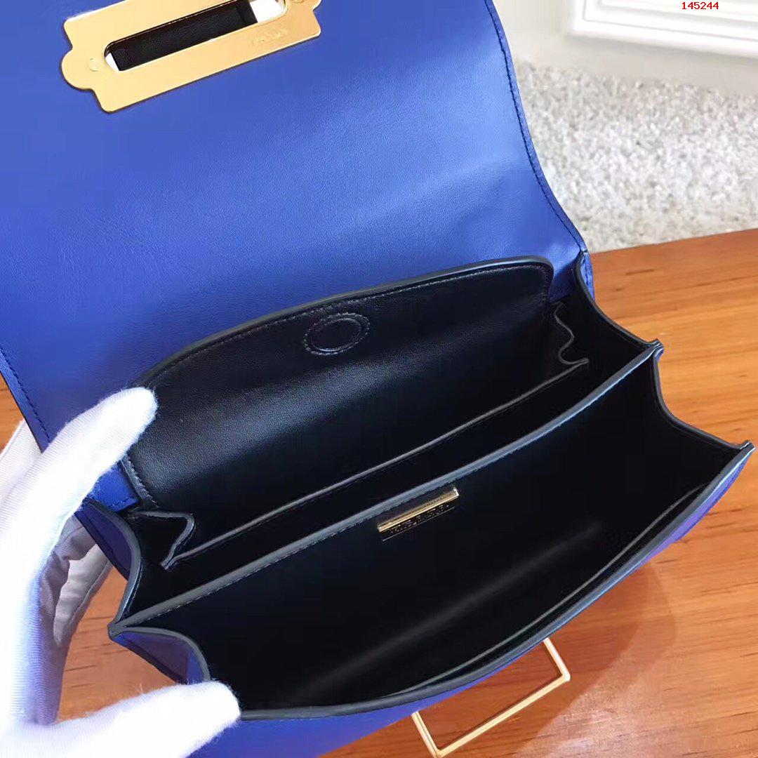 P家最新款女包1BD045蓝色到货了顶 高仿名牌包包 A货品牌女包 