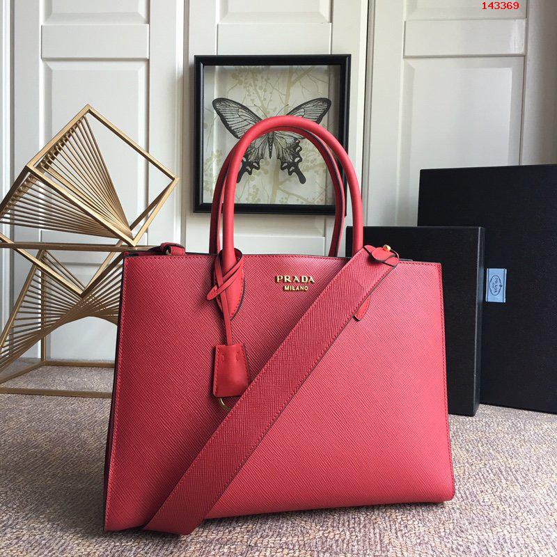 新款女包到货PR153红色到货经典又 高仿名牌包包 