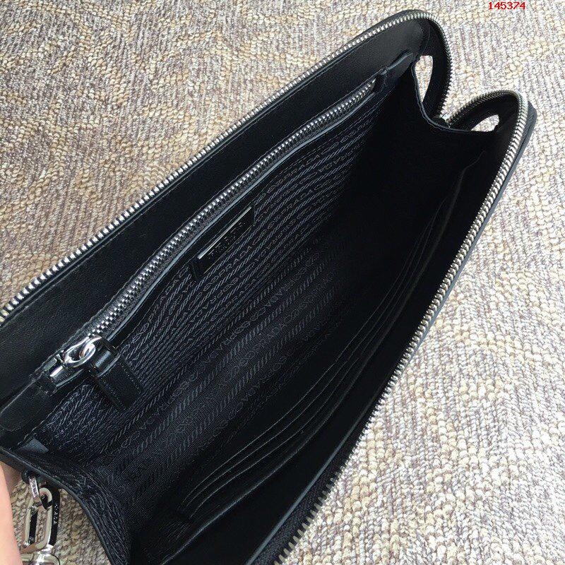P家出经典款056R黑色升级板2排字 高仿品牌手拿包/钱包 