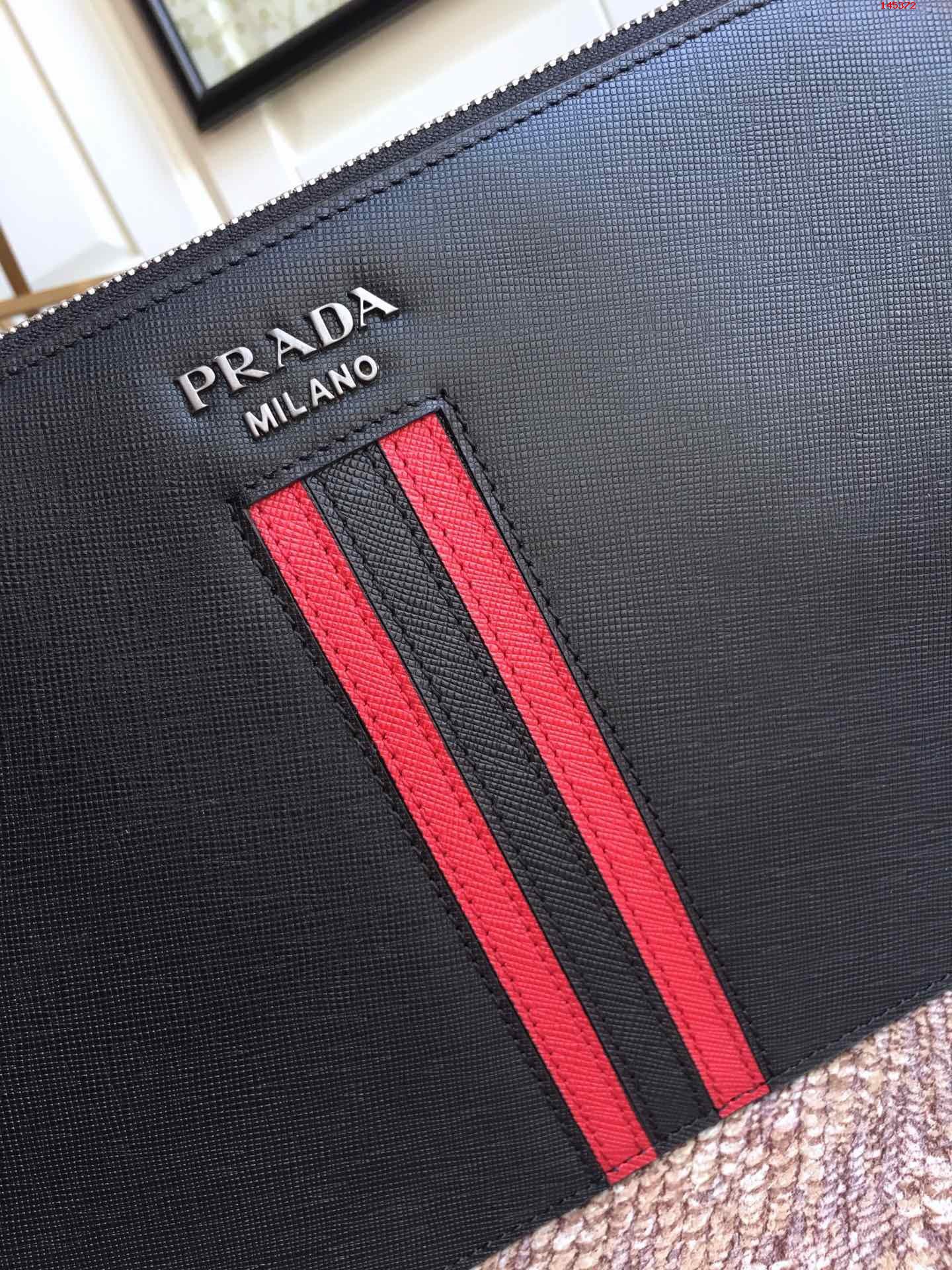 P家出经典款056R黑红升级板2排 高仿品牌手拿包/钱包 