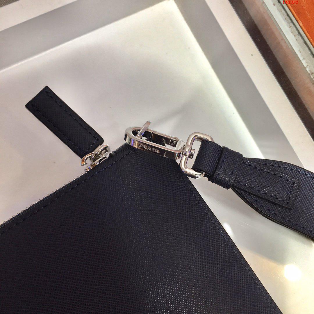 新款手包2NG005G男士手包原单货采用 高仿品牌手拿包/钱包 