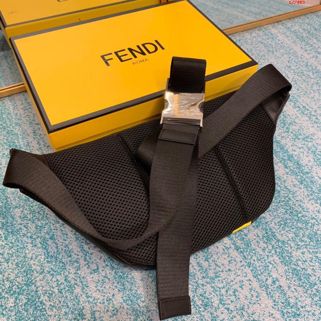 FENDI 新品老花Logo设计胸包 高仿芬迪 30240