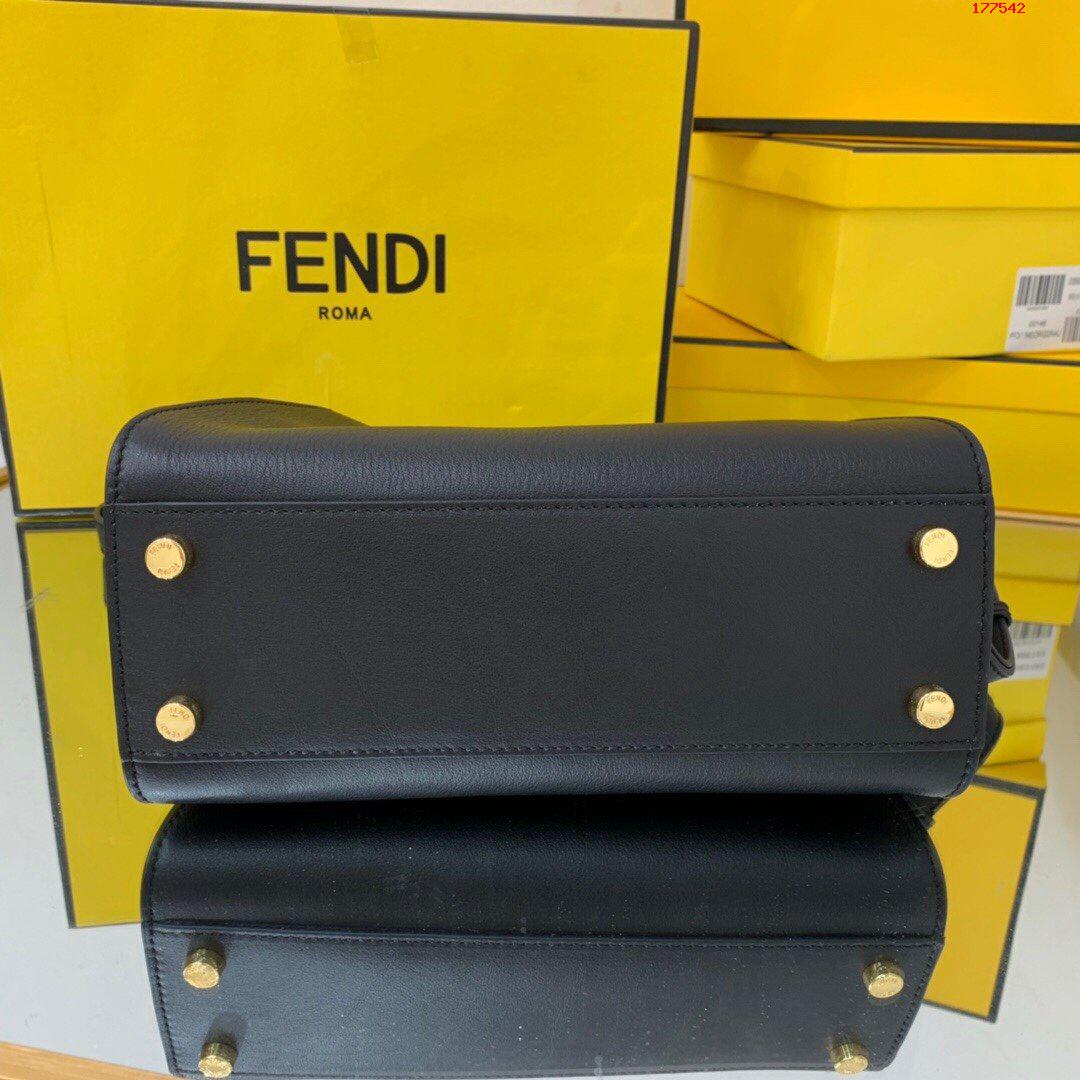 FENDI 新品中型款手提包 原单芬迪 FD302
