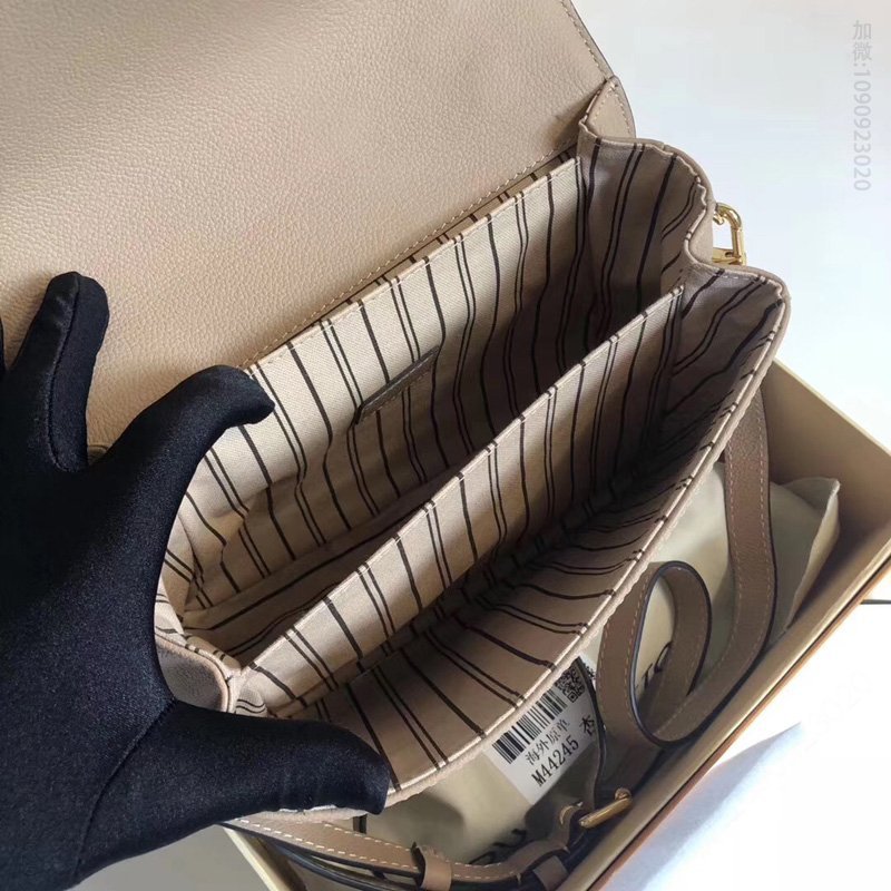 LV LV Pochette Metis 手袋 LV全皮压花女包 LV邮差包 LV空姐包 杏色 高仿路易威登包包 一比一原单LV女包 M44245