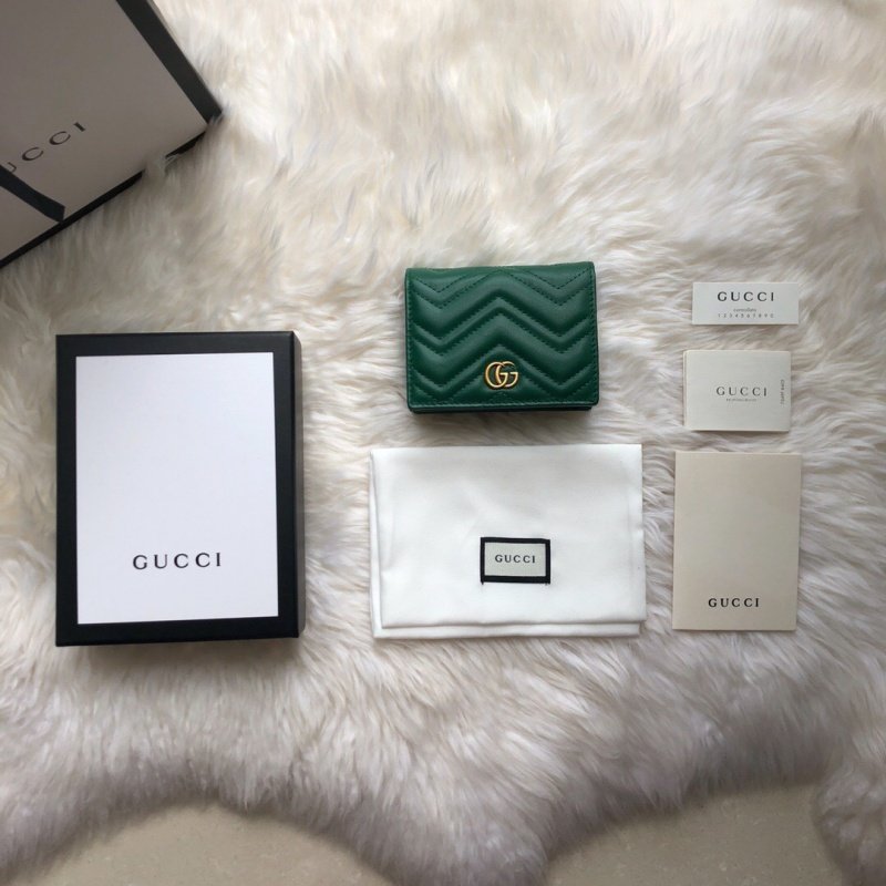 546580 Gucci GG Marmont绗缝V型皮革小号钱包 绿色