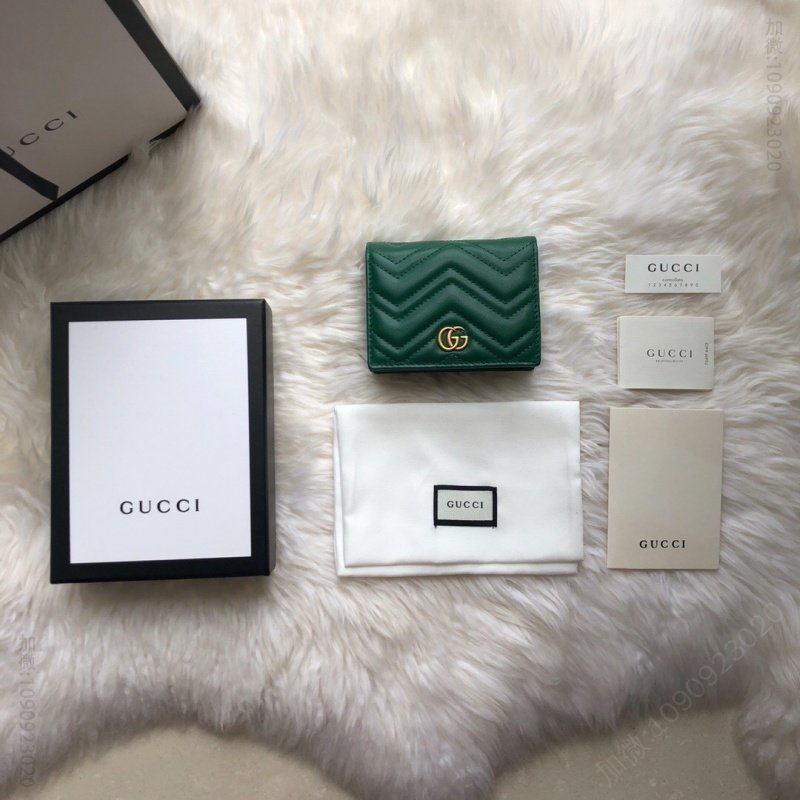 546580 Gucci GG Marmont绗缝V型皮革小号钱包 绿色