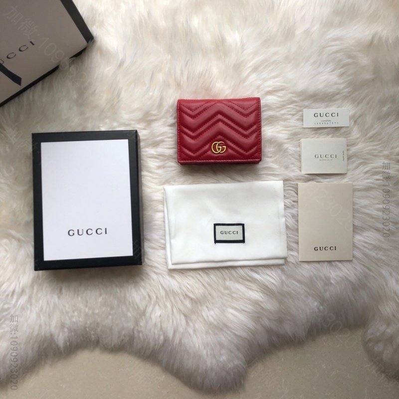 546580 Gucci GG Marmont绗缝V型皮革小号钱包 红色