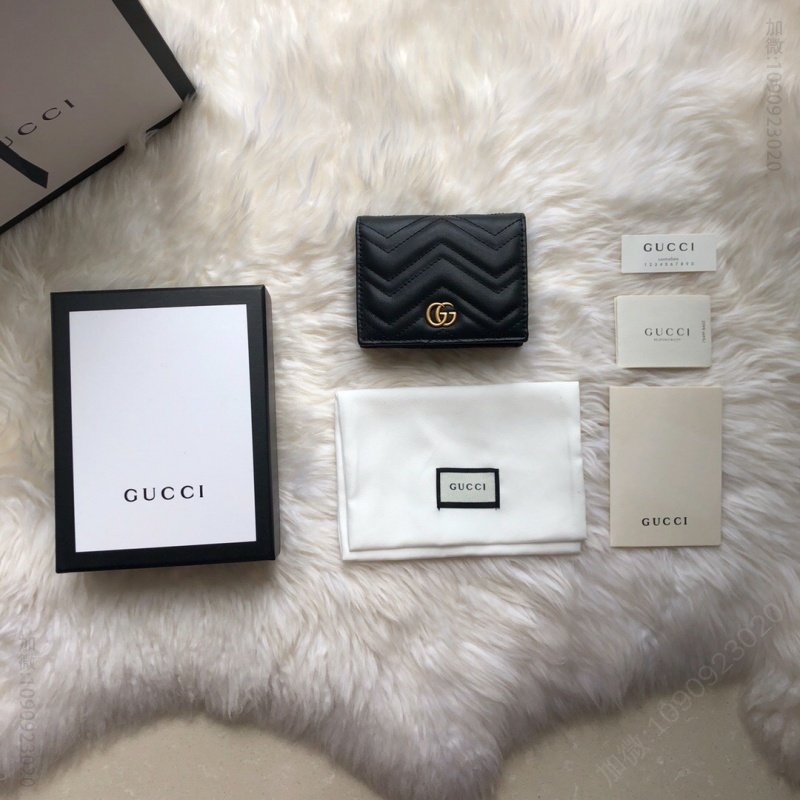 546580 Gucci GG Marmont绗缝V型皮革小号钱包 黑色