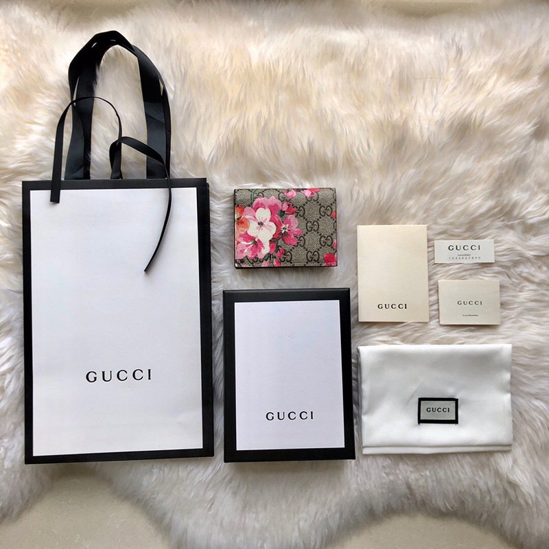 453176 Gucci GG Blooms 印花卡其配粉色人造帆布零钱包 卡片夹