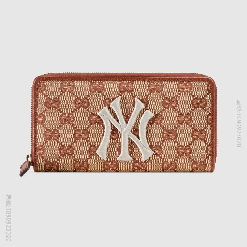 GUCCI古驰钱包547791饰NewYorkYankees™贴饰经典GG全拉链钱包砖红色高仿古驰钱包图片 547791