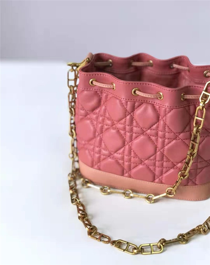 迪奥女包 Dior迪奥 复古小水桶包 藤格纹牛皮 抽绳 mini迪奥水桶包 粉色 原单迪奥 M6016
