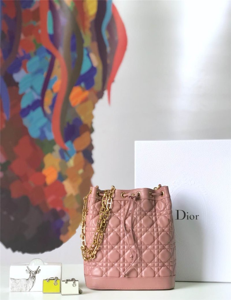 迪奥女包 Dior迪奥 复古水桶包 藤格纹牛皮 抽绳 迪奥水桶包 粉色 原单迪奥 M6018