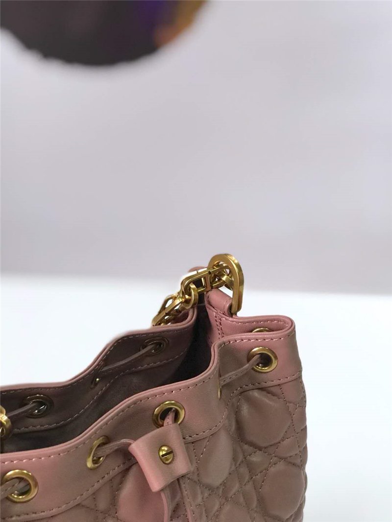 迪奥女包 Dior迪奥 复古水桶包 藤格纹牛皮 抽绳 迪奥水桶包 粉色 原单迪奥 M6018