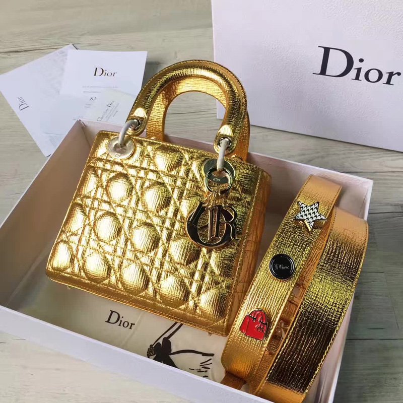 迪奥女包 Dior LADY DIOR小羊皮手提包 2017新款迪奥徽章戴妃包 金色 高仿迪奥女包 M532OCALM909