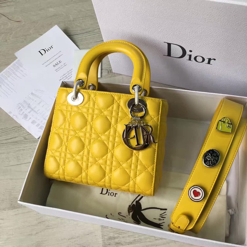 迪奥女包 Dior LADY DIOR小羊皮手提包 2017新款迪奥徽章戴妃包 黄色 高仿迪奥女包 M532OCALM900