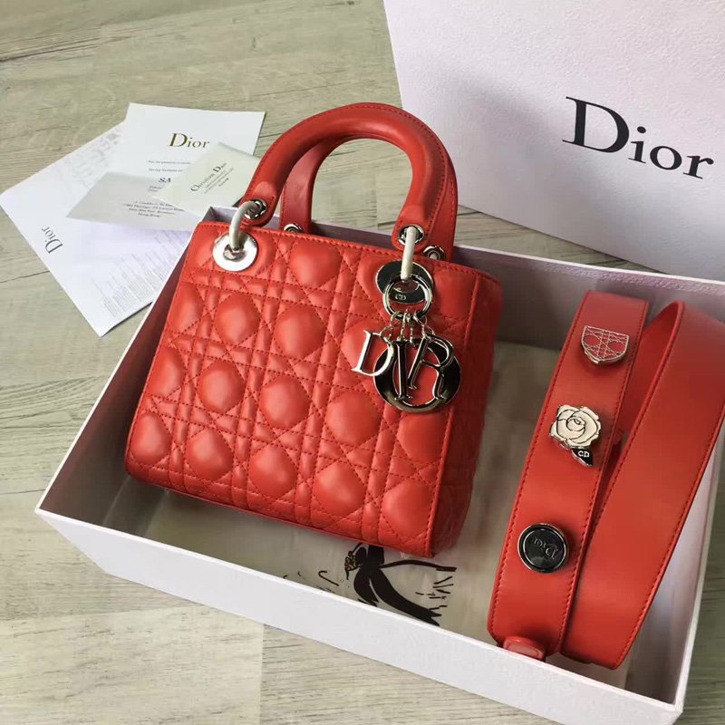 迪奥女包 Dior LADY DIOR小羊皮手提包 2017新款迪奥徽章戴妃包 红色 高仿迪奥女包 M532OCALM900