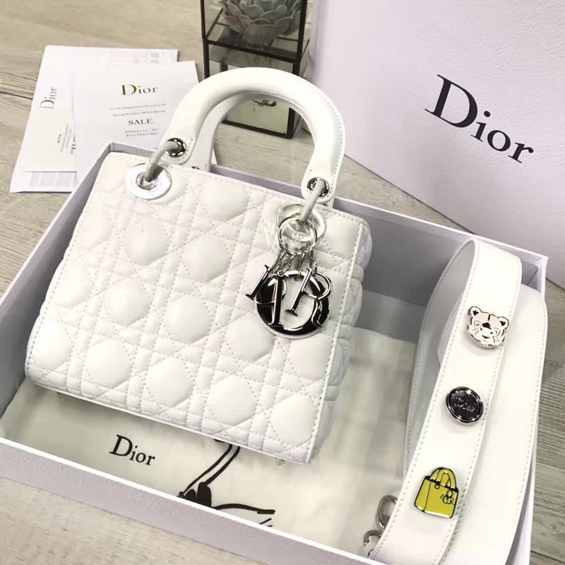 迪奥女包 Dior LADY DIOR小羊皮手提包 2017新款迪奥徽章戴妃包 白色 高仿迪奥女包 原单迪奥女包 M532OCALM900