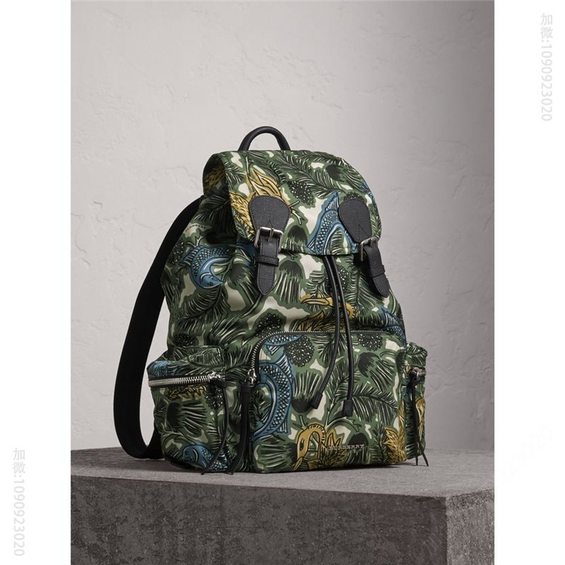 高仿巴宝莉男包 Burberry巴宝莉男包TheRucksack大号怪兽印花巴宝莉背包尼龙拼皮革鼠尾草绿_高仿巴宝莉男包价格 40519311