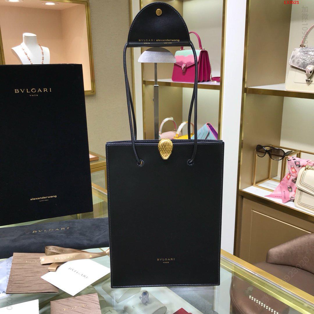 B家新品联名蛇头购物袋AlexanderWang与B