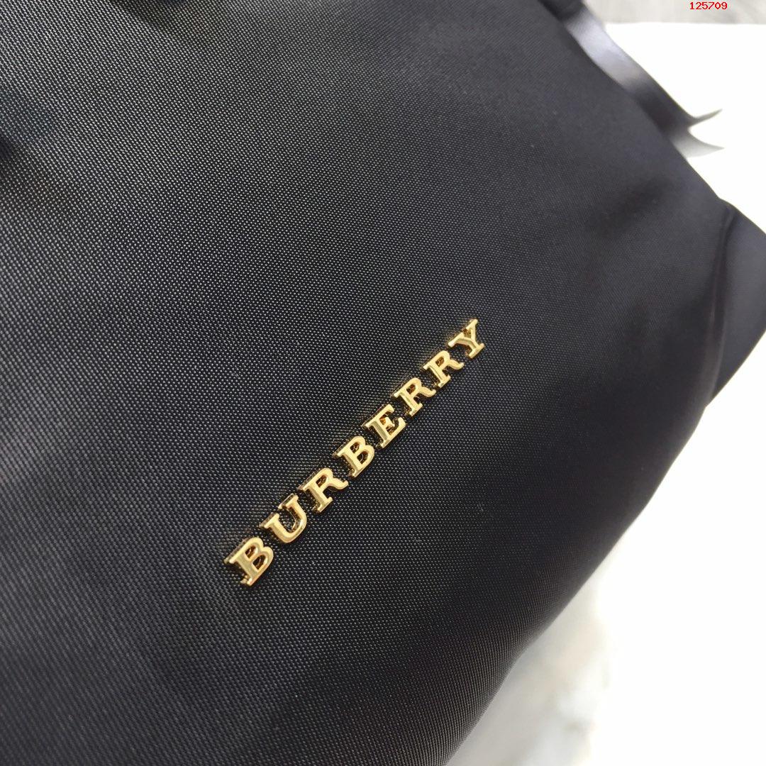 Burberry 巴宝莉专柜新款军旅背包 高仿宝格丽官网正品包包 B9591