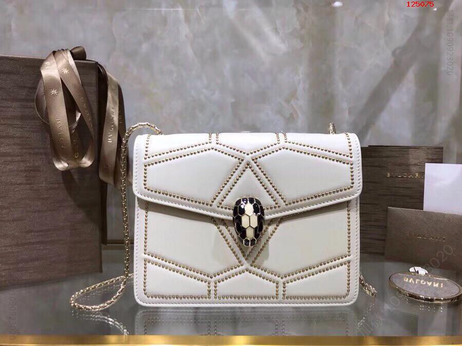 【Bvlgari】宝格丽专柜新款衍缝网格刺绣图案小羊皮翻盖包