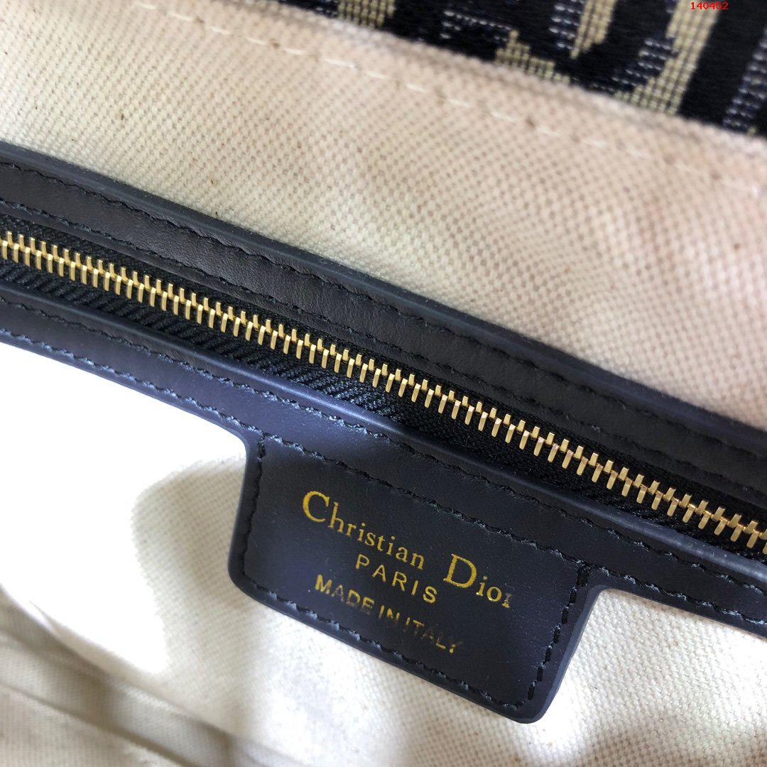 全新升级Dior一直受欢迎的豆腐包 高仿迪奥包包在哪里购买 精仿迪奥女包 原版迪奥女包 A货迪奥女包 原单迪奥包包 