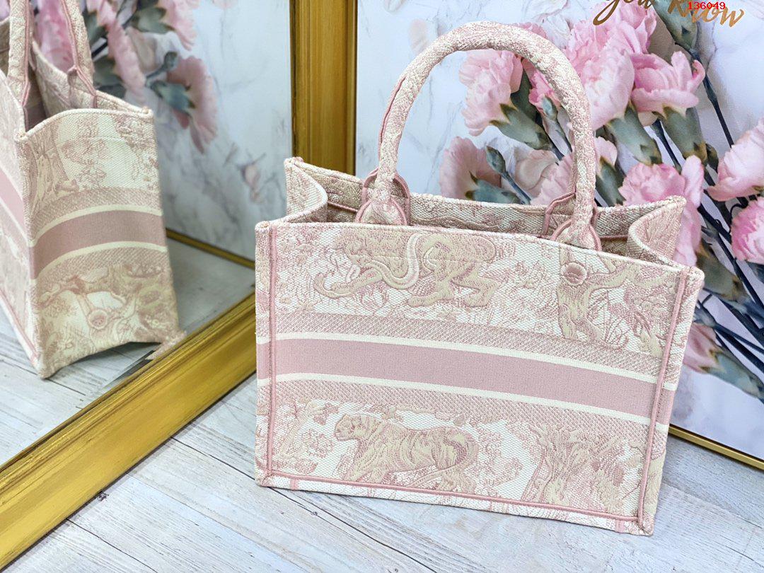 粉色刺绣老虎购物袋 A货迪奥女包 原单迪奥包包和正品有什么区别? m1287
