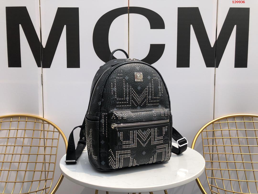 这一季的GuntaMStud背包是一款大 高仿MCM包包 精仿MCM女包 原版MCM女包 A货MCM女包 原单MCM女包 