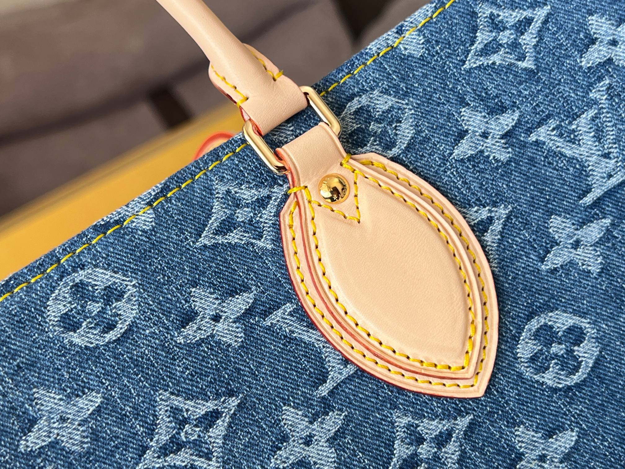 路易威登蓝色牛仔 丹宁四方包系列 LV Onthego 中号手袋 Fake LV bags M46871