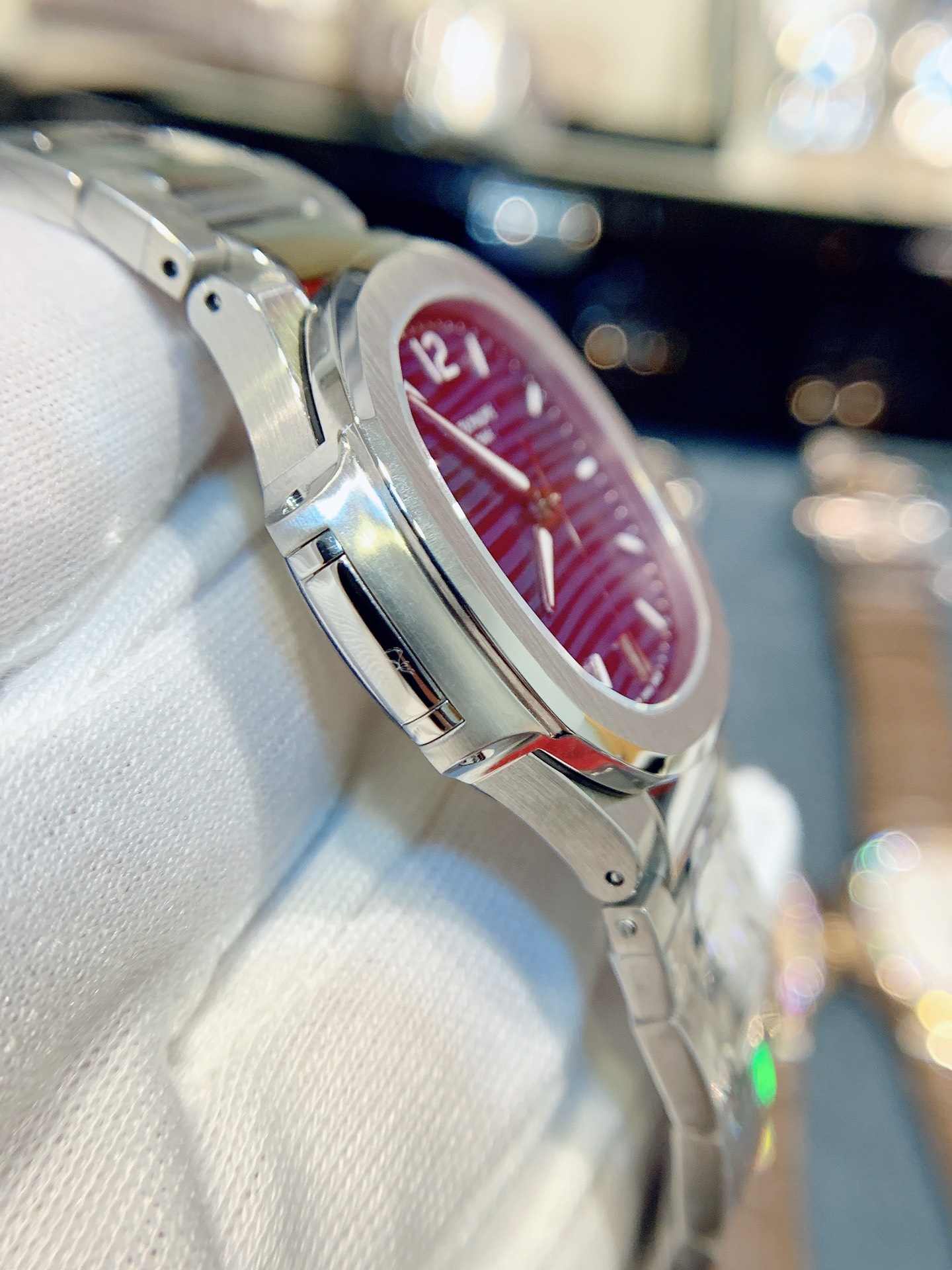 高仿百达翡丽手表 百达翡丽运动优雅鹦鹉螺皮带女款腕表P7118 