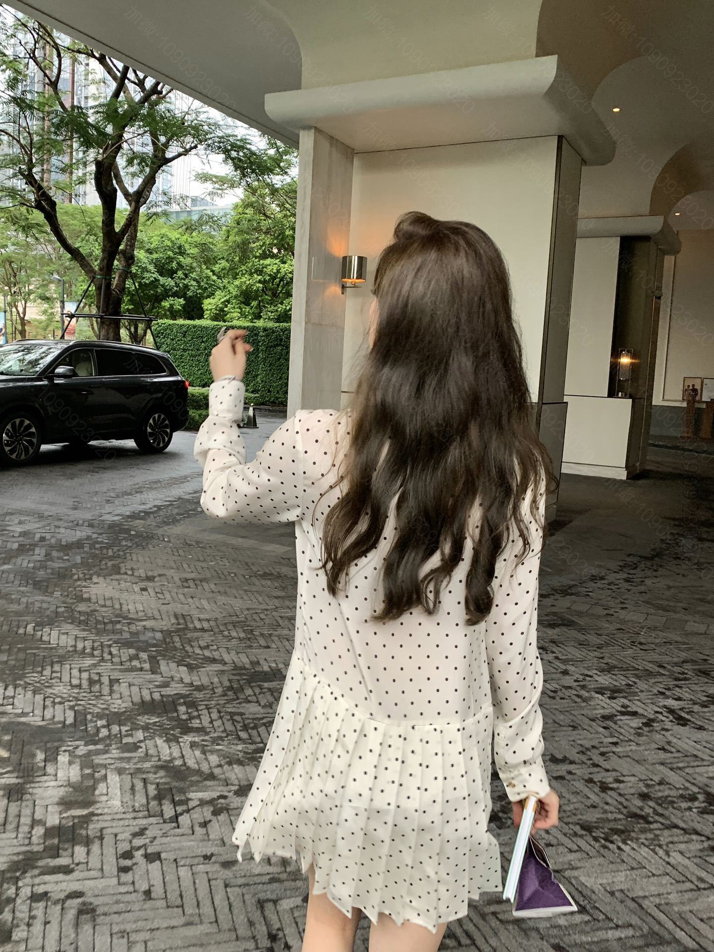 高仿缪缪女装 MIU MIU 缪缪23春夏新款波点系带装饰百褶长袖真丝连衣裙 