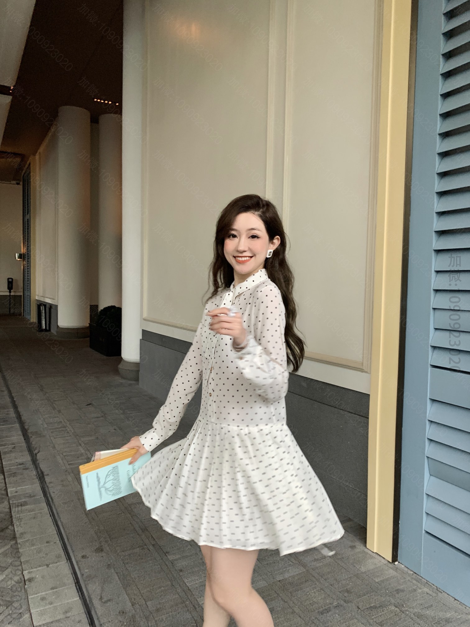 高仿缪缪女装 MIU MIU 缪缪23春夏新款波点系带装饰百褶长袖真丝连衣裙 