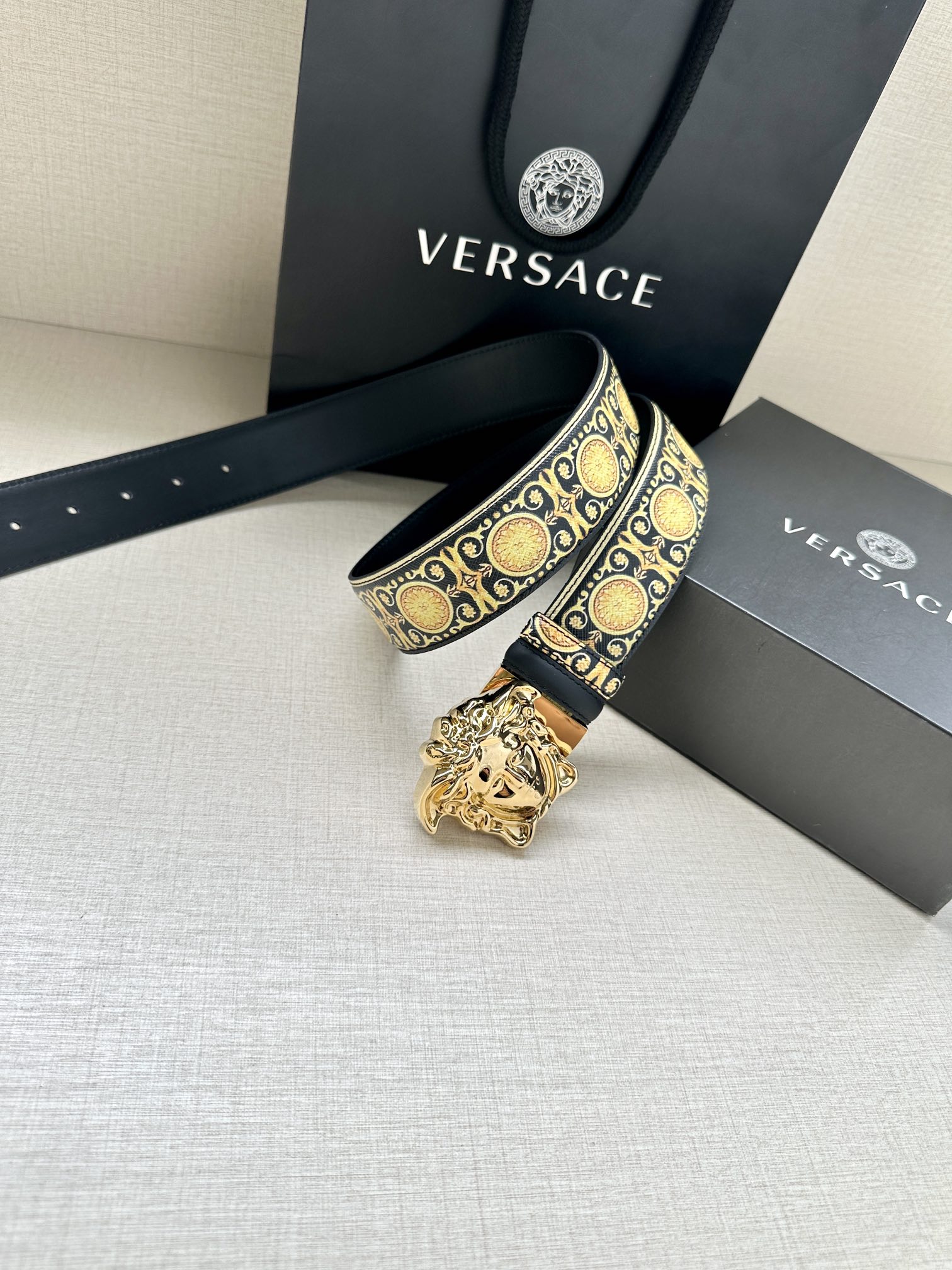 高仿范思哲皮带 VERSACE Palazzo范思哲腰带 Le Pop Classique图案旋转尾夹/美杜莎 